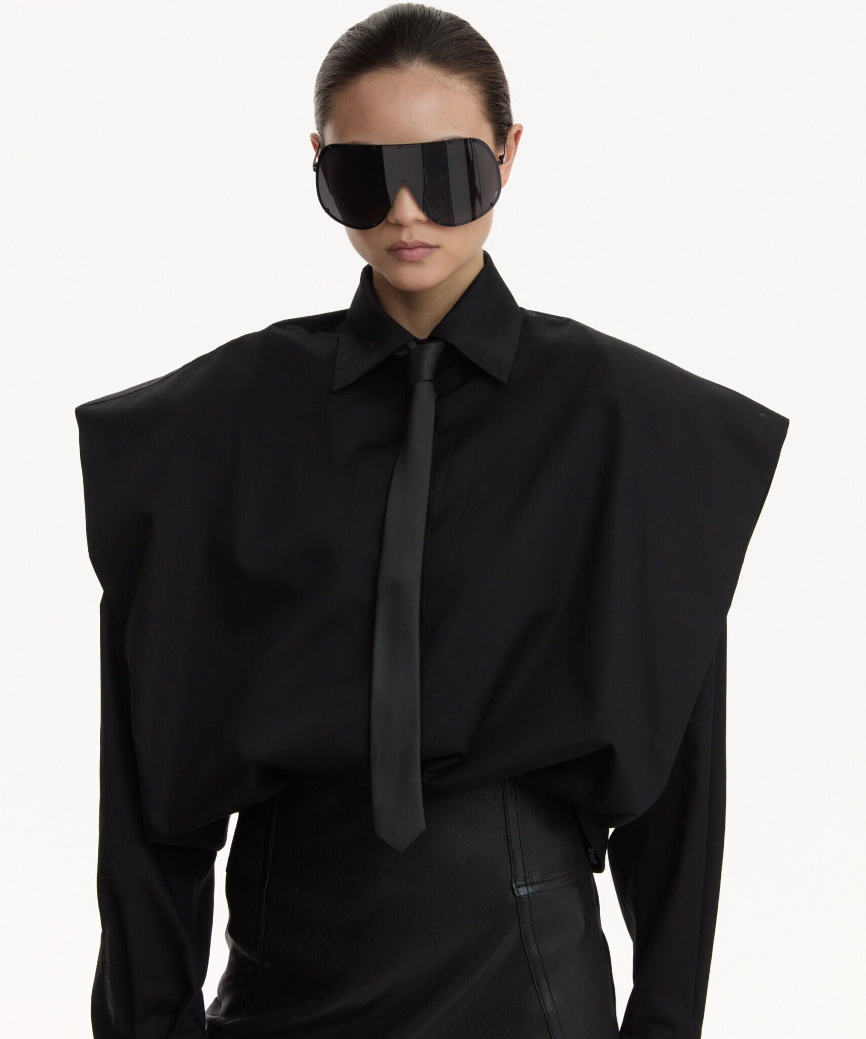 shirt with wide shoulders black