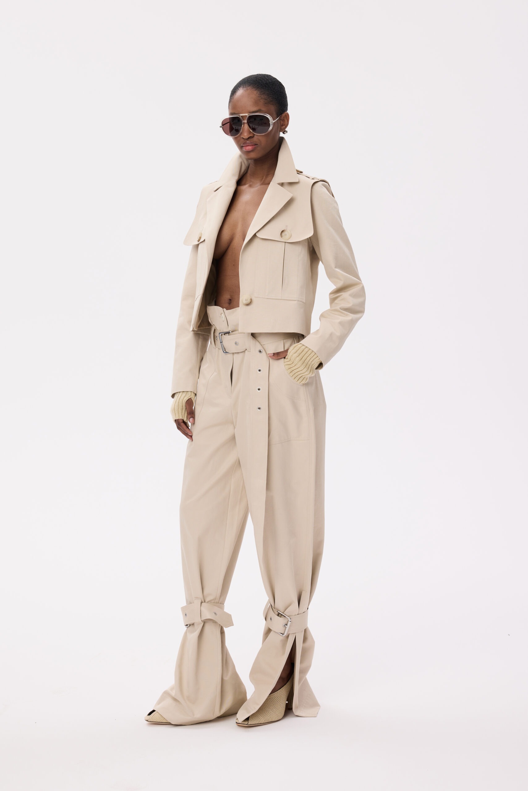 Short jacket with pockets