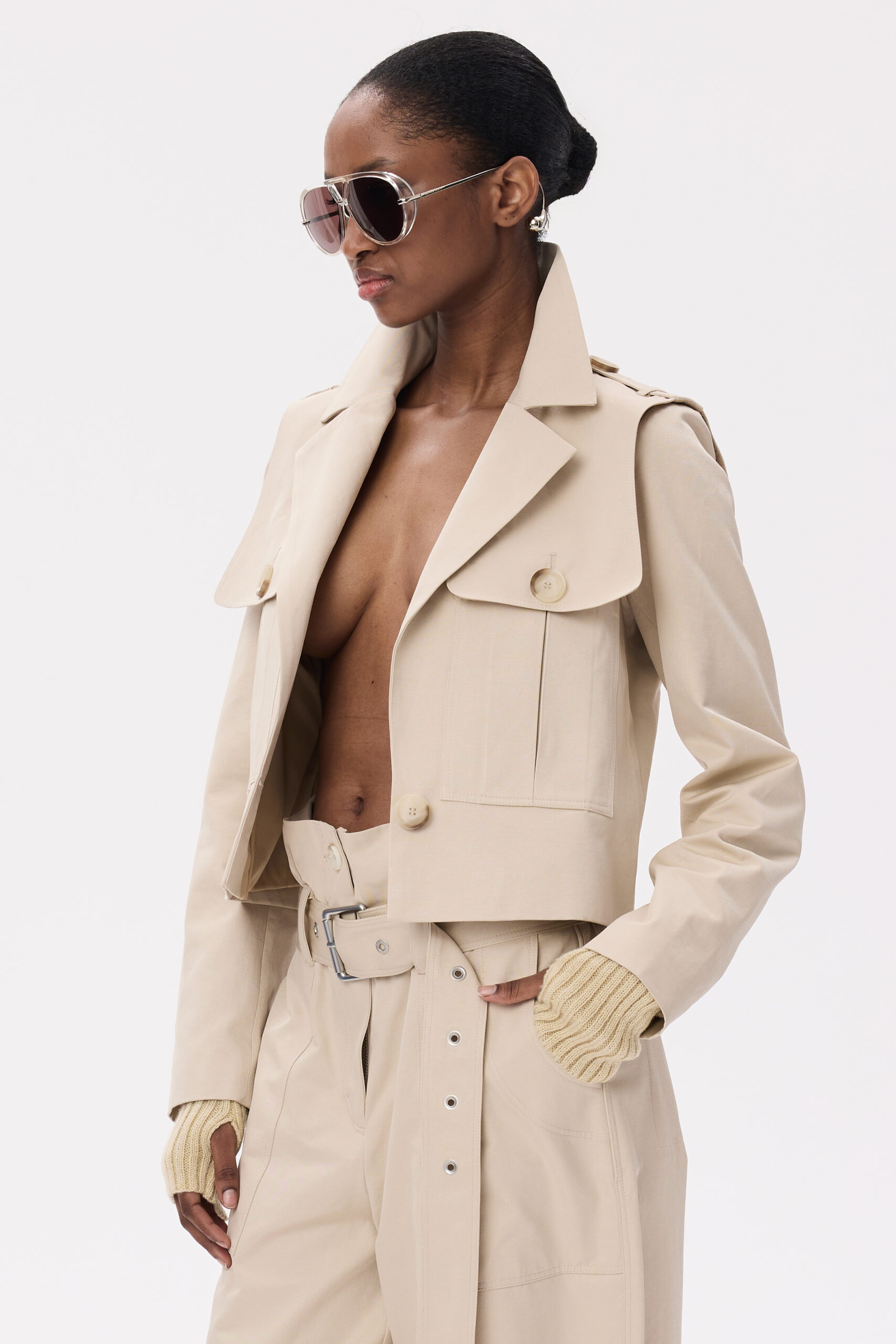 Short jacket with pockets