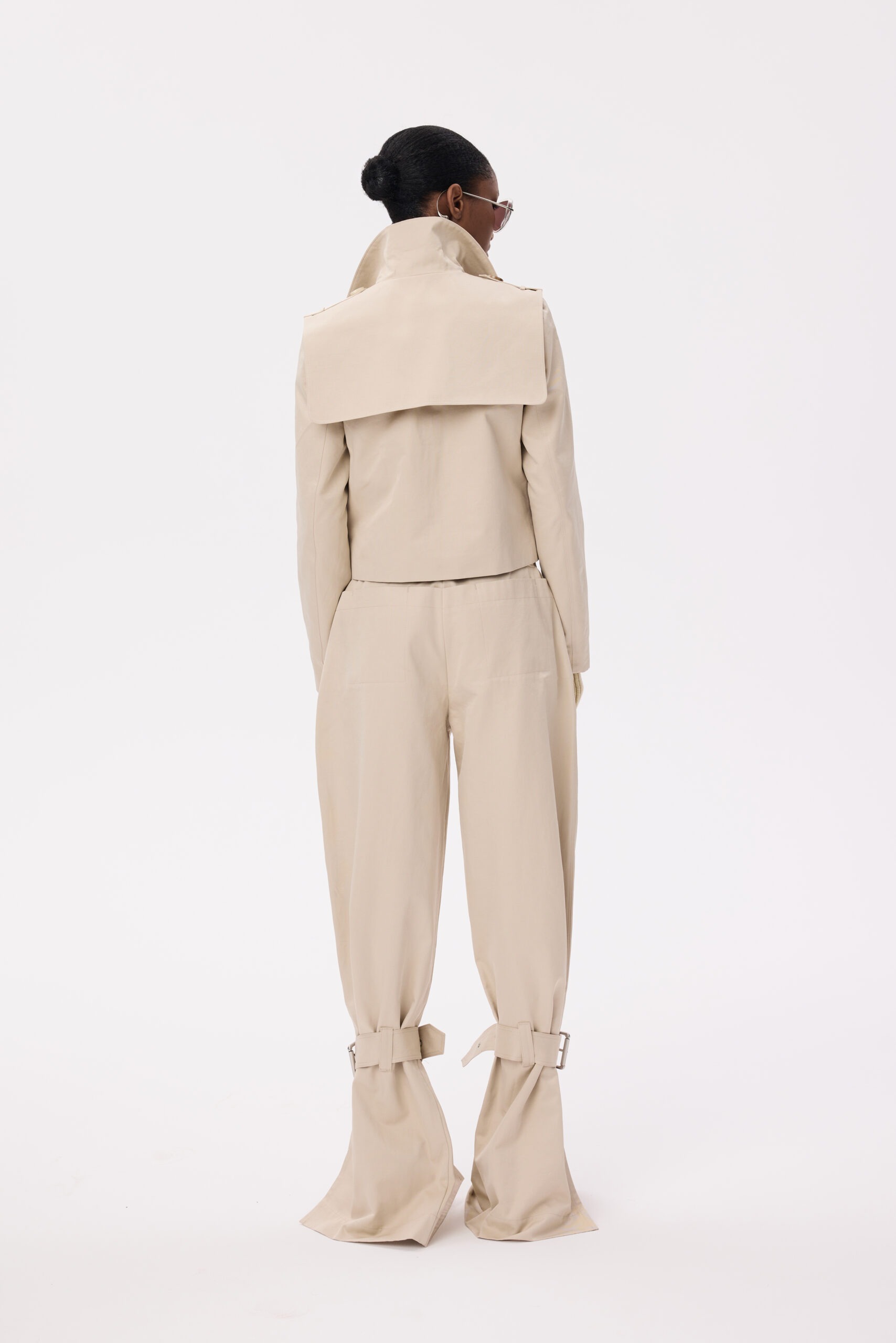 Short jacket with pockets